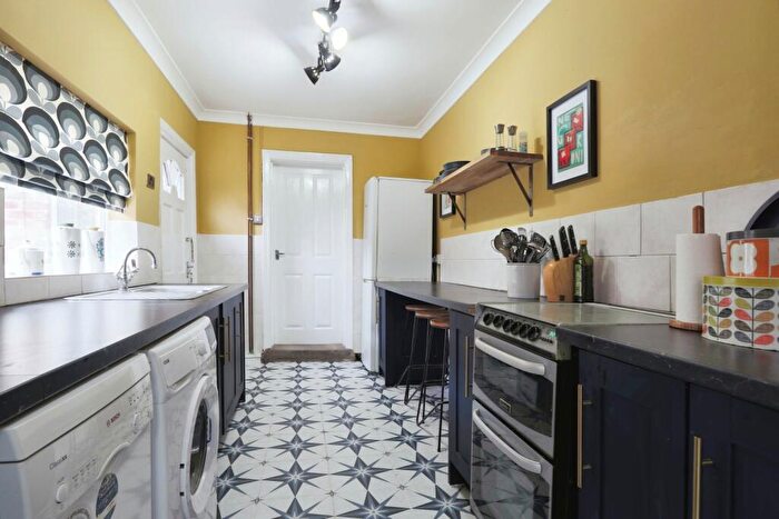 3 Bedroom End Of Terrace House For Sale In De Grey Street, Hull, HU5
