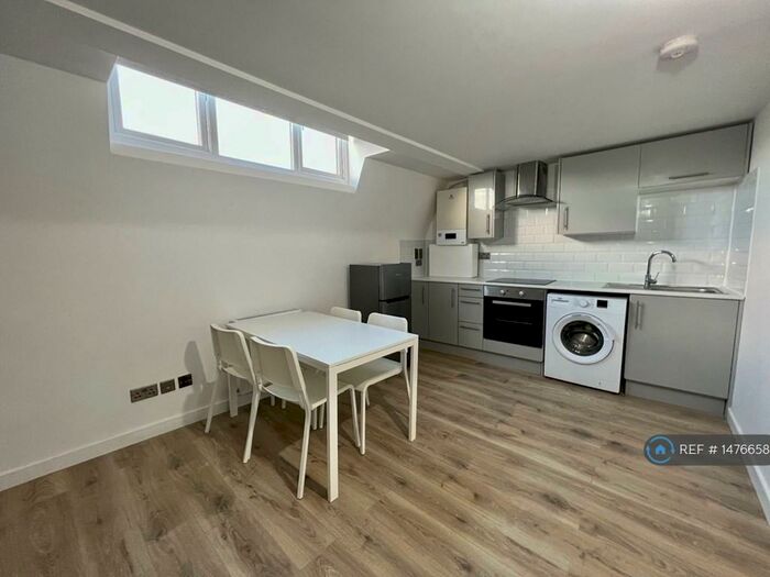 2 Bedroom Flat To Rent In Essex Road, London, N1