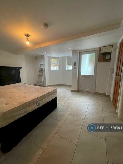 Studio To Rent In Lynmouth Road, London, N16