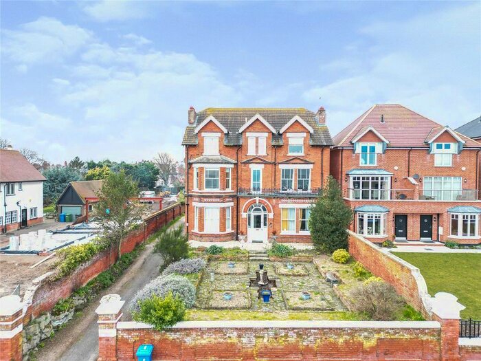 1 Bedroom Flat To Rent In Gunton Cliff, Lowestoft, Suffolk, NR32