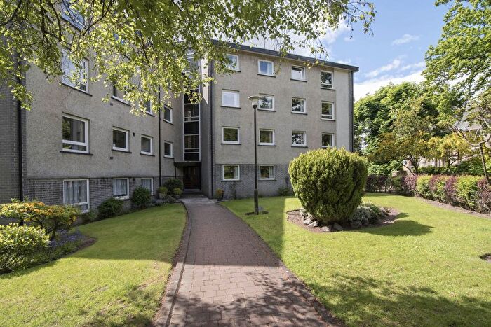 2 Bedroom Flat To Rent In Chalton Court, Bridge Of Allan, FK9