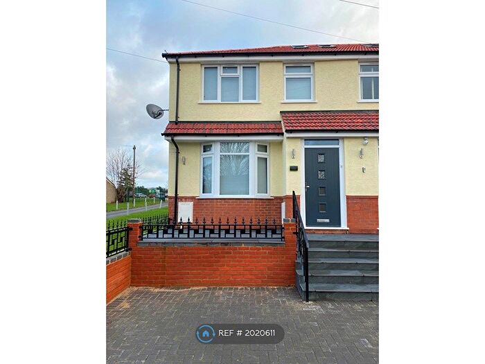 3 Bedroom Terraced House To Rent In Northern Road, Slough, SL2