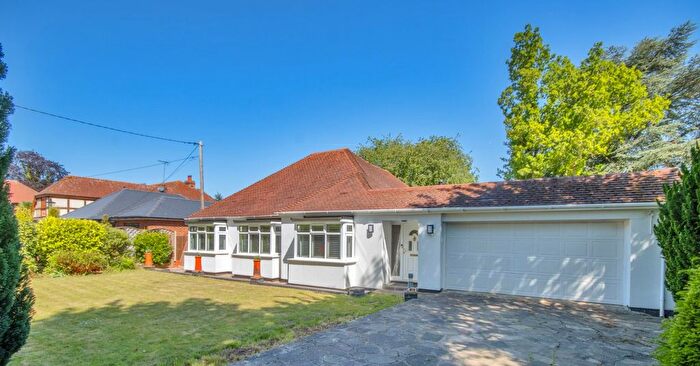4 Bedroom Bungalow For Sale In Fawkham Avenue, Longfield, Kent, DA3