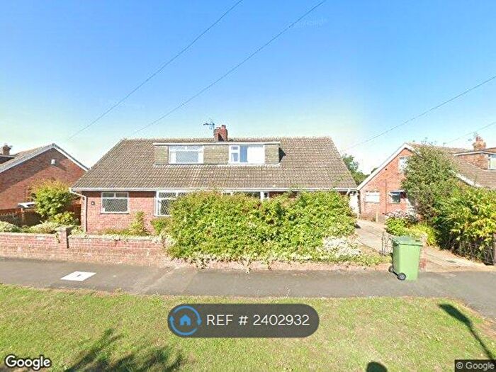 3 Bedroom Semi-Detached House To Rent In Pretymen Crescent, New Waltham, DN36