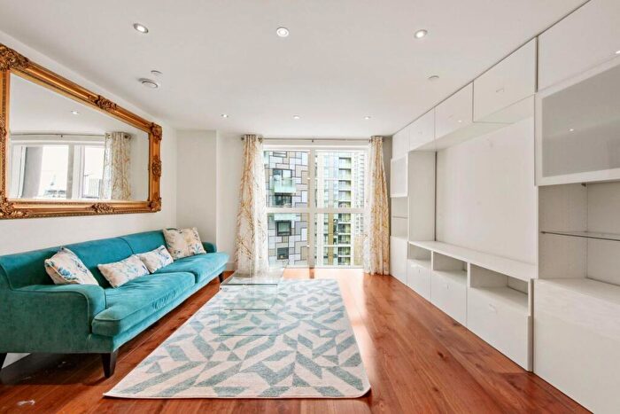 3 Bedroom Apartment To Rent In Jackson Tower, Lincoln Plaza, London, E14