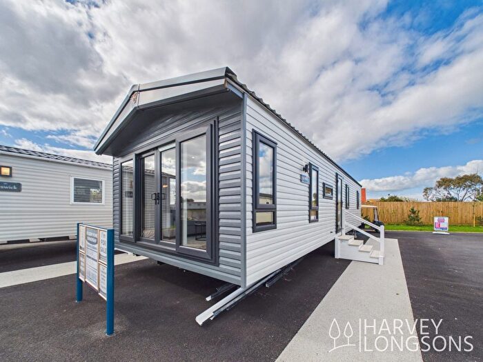 2 Bedroom Park Home For Sale In Arbor Lane, Lowestoft, NR33