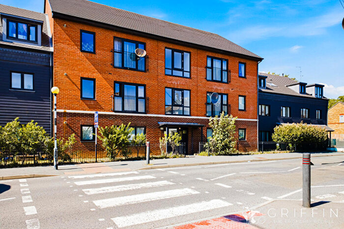 2 Bedroom Flat For Sale In London Road, Grays, RM20