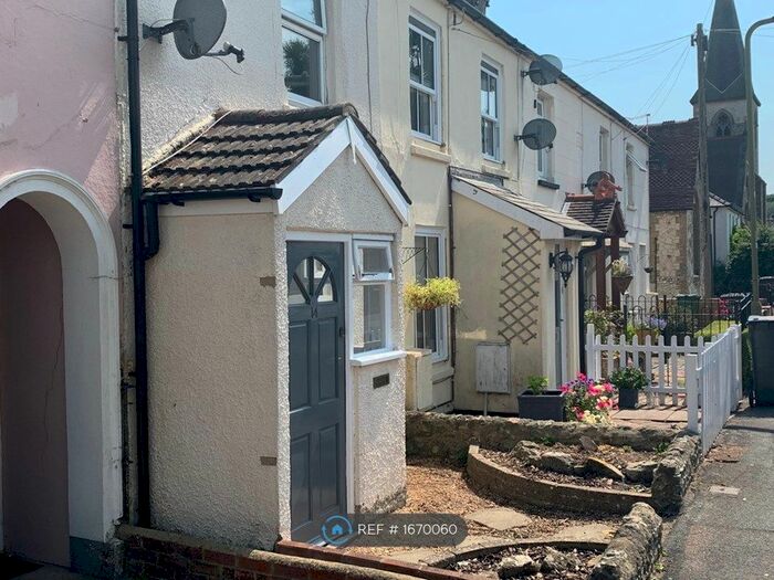 2 Bedroom Terraced House To Rent In Queens Road, Alton, GU34