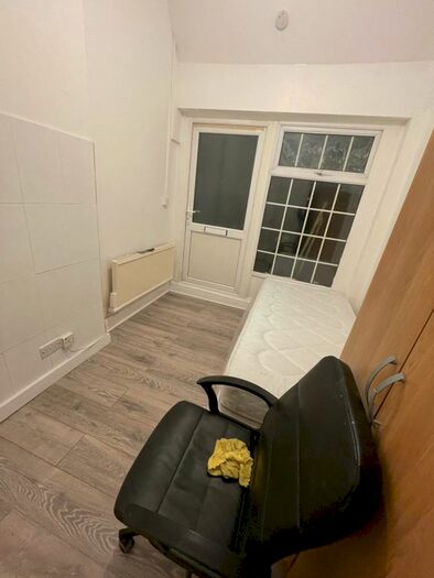 1 Bedroom Flat To Rent In Woodbourne Avenue, London, SW16