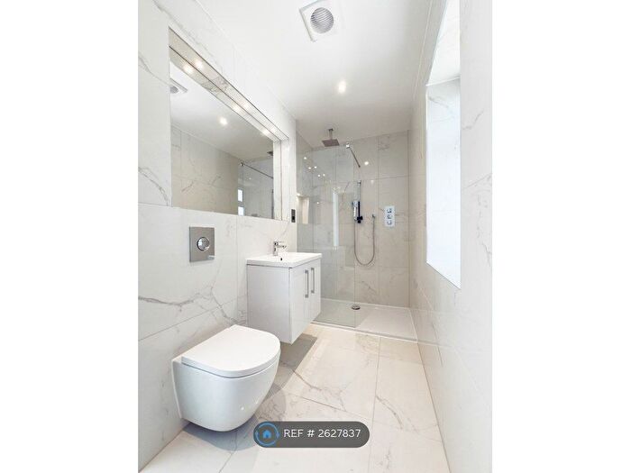 4 Bedroom Semi-detached House To Rent In Pinecrest Drive, London, CR2