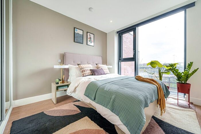 3 Bedroom Flat To Rent In Uncle Leeds, Whitehall Leeds ., LS12