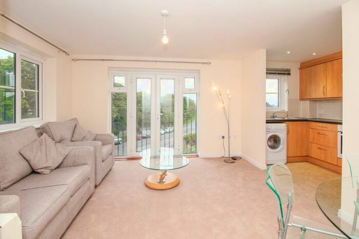 2 Bedroom Apartment To Rent In Ellington Court, Headington, OX3