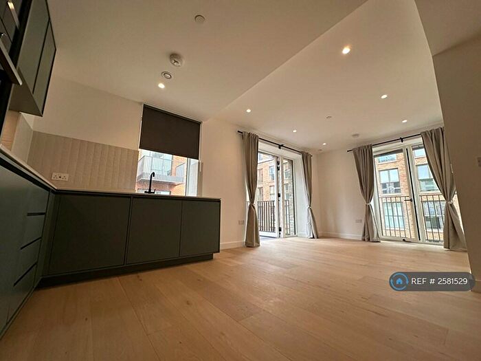 2 Bedroom Flat To Rent In The Ashbee, Brent Cross Town, NW2