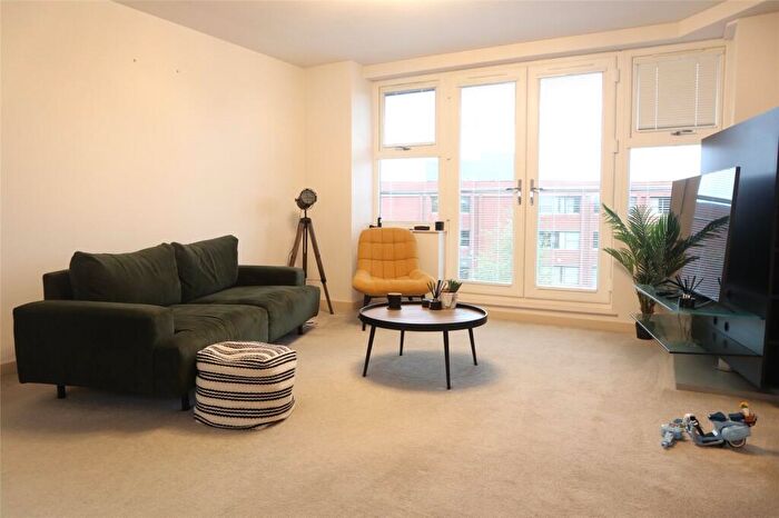 2 Bedroom Flat To Rent In First Avenue, Poynton, SK12