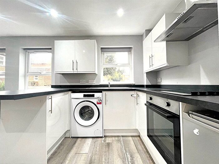 1 Bedroom Flat To Rent In West Street, Erith, Kent, DA8