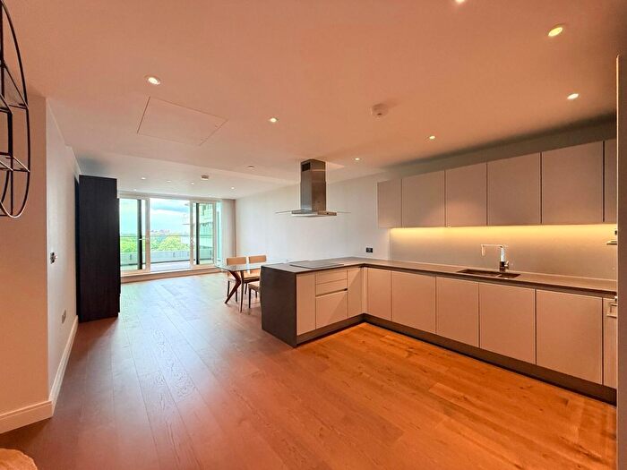 3 Bedroom Flat To Rent In Sophora Vista Chelsea Bridge, Queens Town Road, London, Uk, SW11