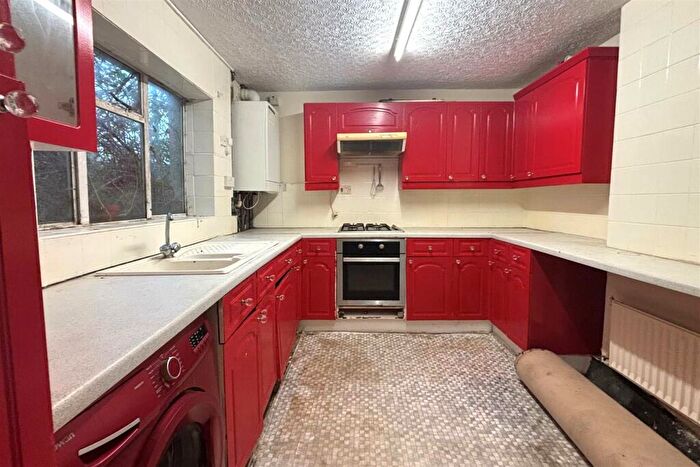 3 Bedroom Semi-Detached House For Sale In Target Close, Stroud, GL5