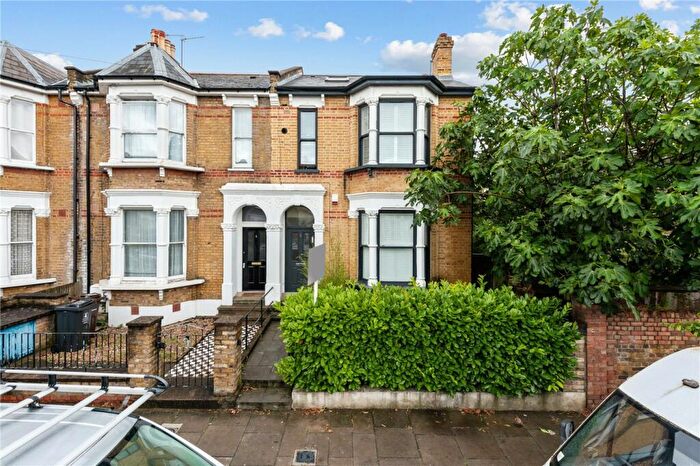 3 Bedroom Apartment To Rent In Muston Road, London, E5
