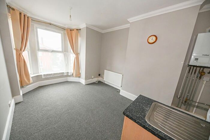 2 Bedroom Flat To Rent In - Worthing Road, Southsea, PO5