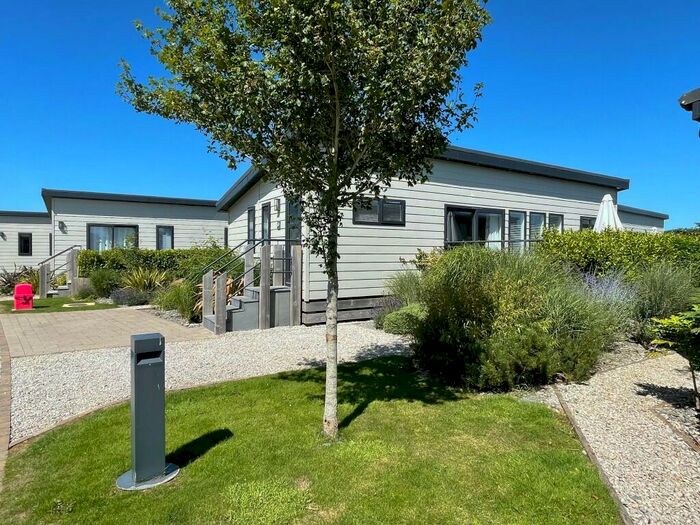 2 Bedroom Lodge For Sale In St Mabyn, Cornwall, PL30