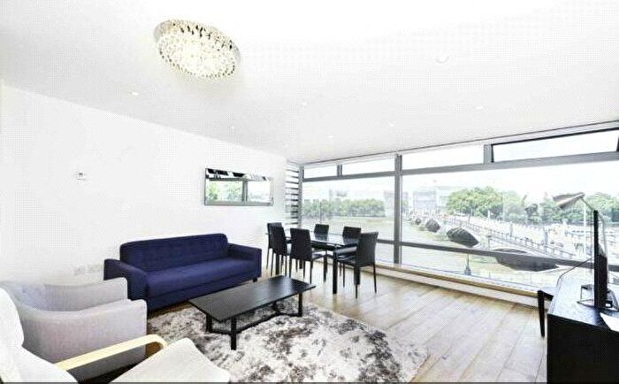 3 Bedroom Flat To Rent In Parliament View, Westminster, London, SE1