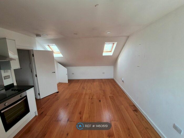 1 Bedroom Flat To Rent In London Road, Mitcham Junction, Mitcham, CR4