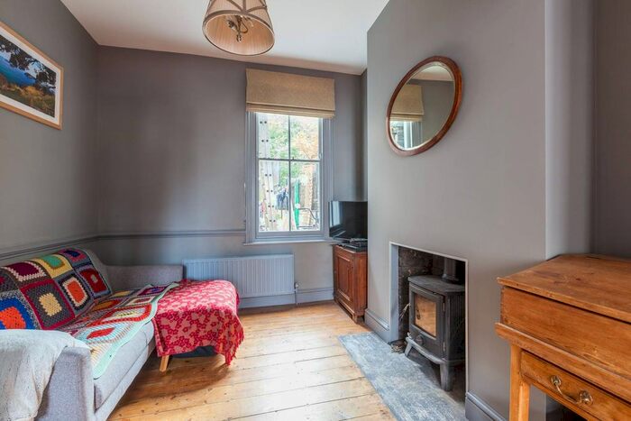 3 Bedroom End Of Terrace House To Rent In Lockhart Street, Mile End, London, E3