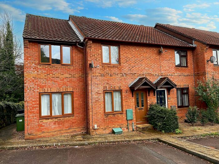 5 Bedroom Semi-Detached House To Rent In Ivy Close, Winchester, SO22