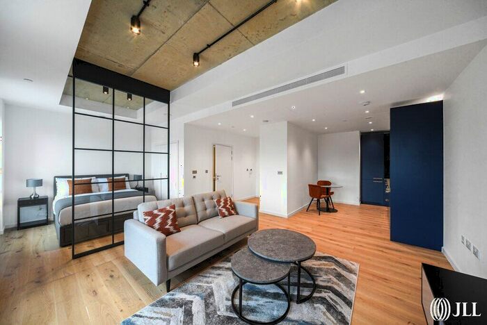 Apartment To Rent In Douglass Tower, London, E14