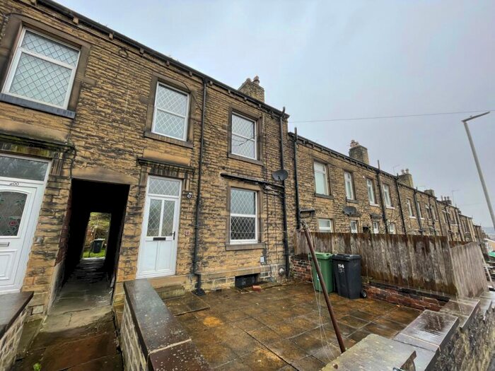 3 Bedroom Terraced House To Rent In Newsome Road, Huddersfield, West Yorkshire, HD4
