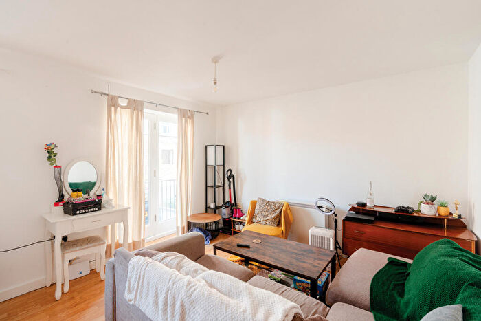 2 Bedroom Flat For Sale In Waterloo Road, Old Market, Bristol, BS2