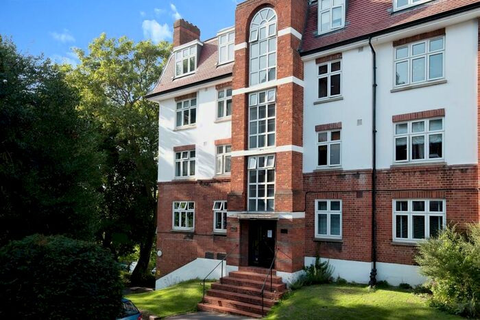2 Bedroom Flat To Rent In Highlands Court, Highland Road, London, SE19