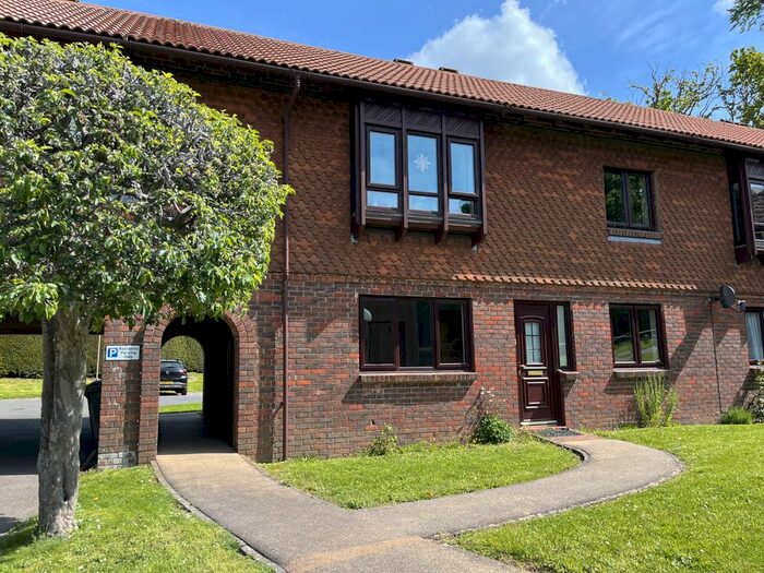 1 Bedroom Flat To Rent In Rocks Park Road, Uckfield, TN22