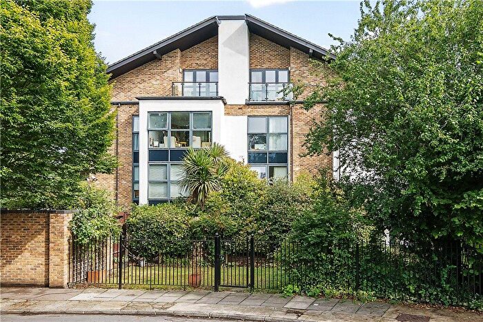 2 Bedroom Apartment For Sale In Meadowcourt Road, London, SE3