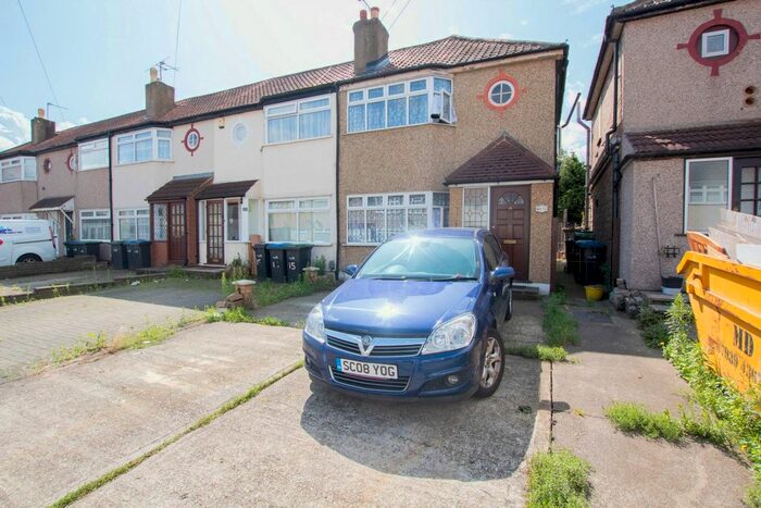 3 Bedroom Terraced House To Rent In Wheatfields, Enfield, EN3