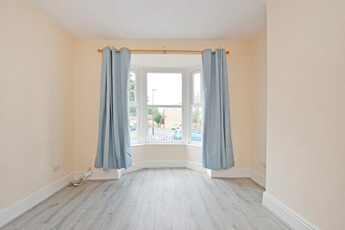 3 Bedroom Terraced House To Rent In Woodhead Road, Sheffield, S2