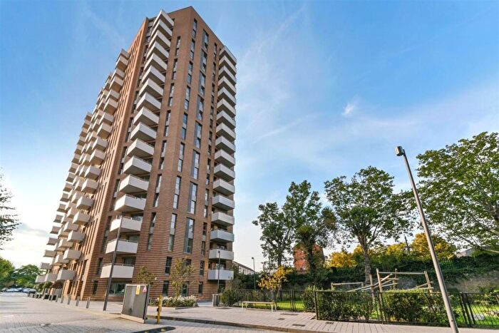 Flat To Rent In Hannaford Walk, No. The Avenue, Bromley-By-Bow, London, E3