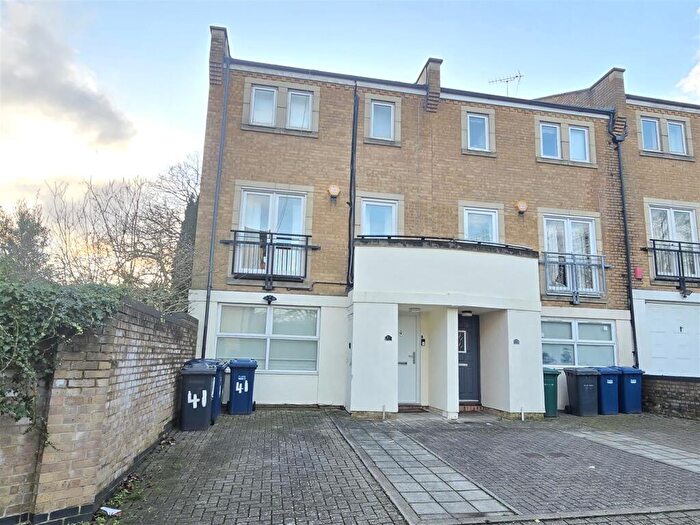 5 Bedroom End Of Terrace House To Rent In Coverdale Road, London, N11