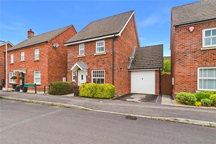 2 Bedroom Detached House For Sale In Bilberry Gardens, Mortimer, Reading, Berkshire, RG7