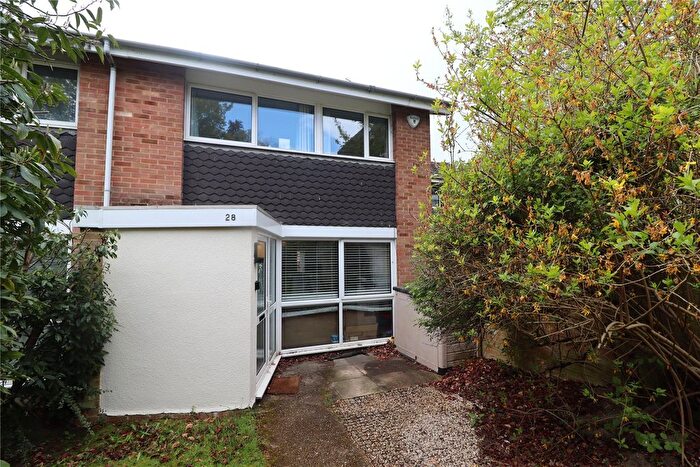 3 Bedroom End Of Terrace House For Sale In Woking, Surrey, GU22
