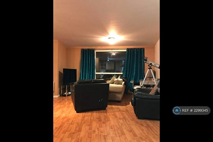 2 Bedroom Flat To Rent In Elmwood Lane, Leeds, LS2