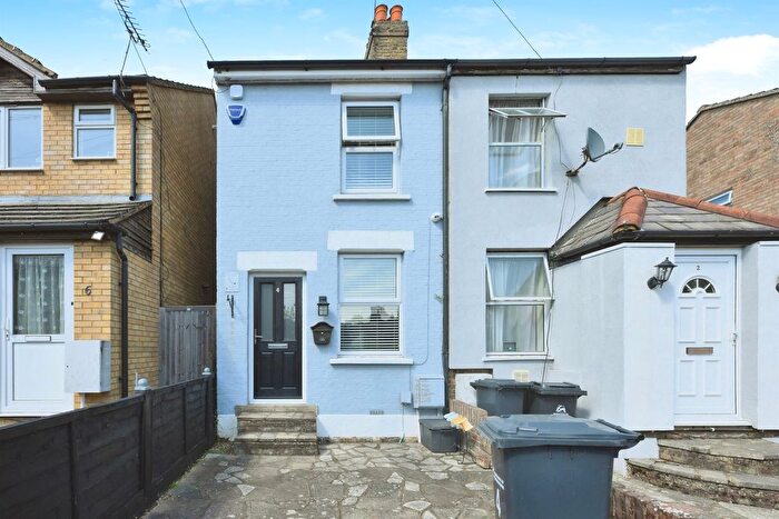 2 Bedroom Semi-detached House For Sale In Roman Street, Hoddesdon, EN11