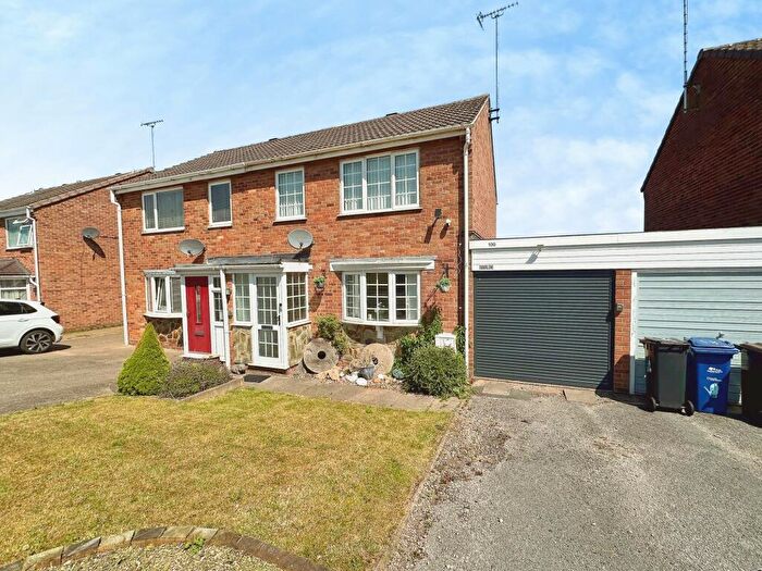 3 Bedroom Semi-Detached House For Sale In Beaconsfield Road, Burton-On-Trent, DE13