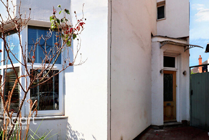 5 Bedroom Semi Detached House For Sale In Sunnycroft Road, Leicester, LE3