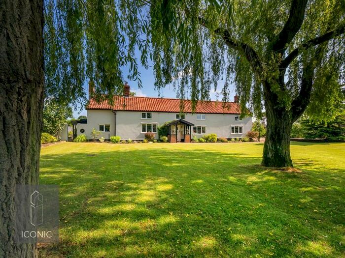 3 Bedroom Detached House For Sale In Thompson Road, Griston, Norfolk, IP25