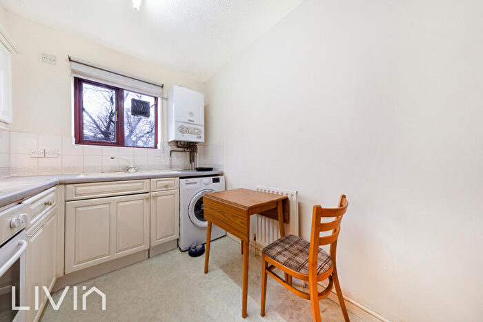 1 Bedroom Flat For Sale In Chartwell Close, Croydon, CR0