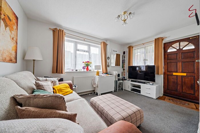 1 Bedroom End Of Terrace House To Rent In St Benets Close, London, SW17