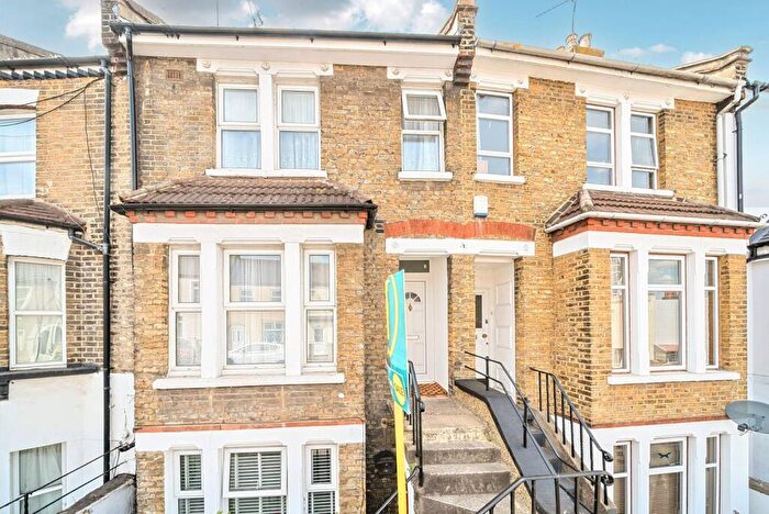 3 Bedroom Maisonette For Sale In Waverley Road, Woolwich, London, SE18