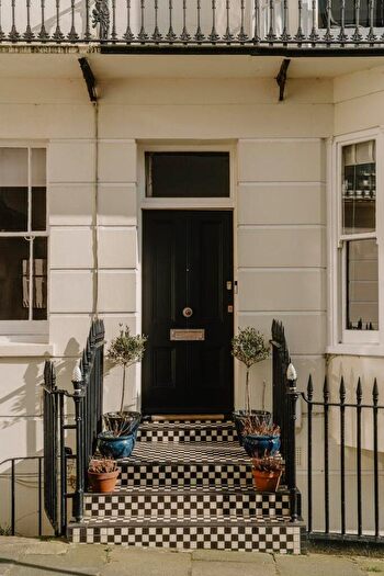 6 Bedroom Terraced House For Sale In Brighton, East Sussex, BN2 - Photo 6
