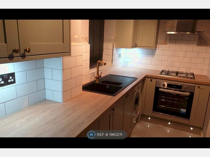 1 Bedroom End Of Terrace House To Rent In Tulip Close, Hampton, TW12